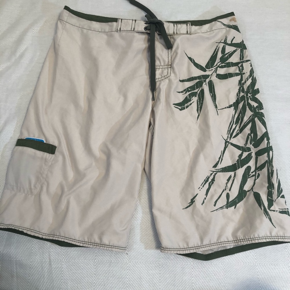 Roxy Board Shorts with waxing tool